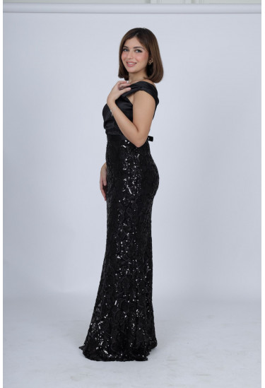 فستان سهرة بتصميم الأكتاف المنسدلة والتطريز البراق