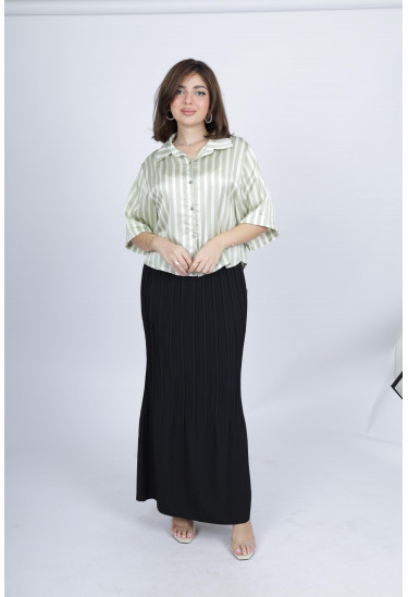 بلوزة نسائية بسيطة مخططة