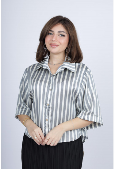 بلوزة نسائية بسيطة مخططة