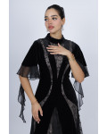 فستان سهرة مخمل ودانتيل بتصميم راقي