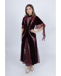 فستان سهرة مخمل ودانتيل بتصميم راقي