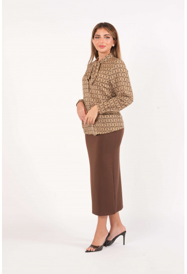 بلوزة كلاسيكيه  أنيقة مطبوعة بنقوش هندسية متكررة