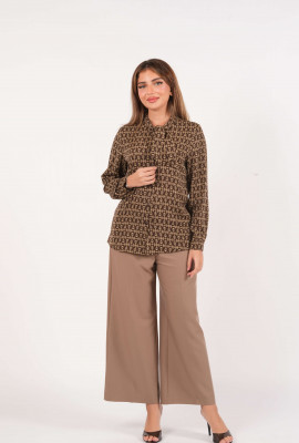 بلوزة كلاسيكيه  أنيقة مطبوعة بنقوش هندسية متكررة