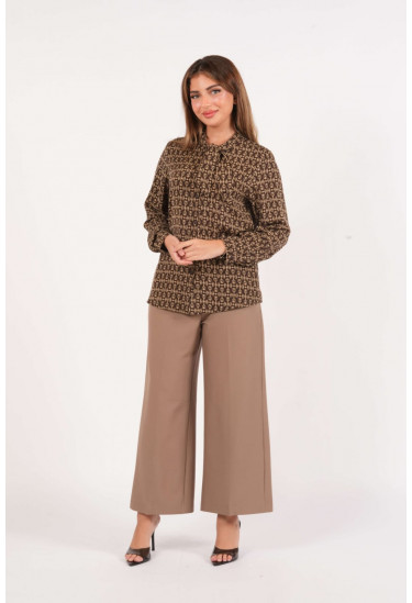 بلوزة كلاسيكيه أنيقة مطبوعة بنقوش هندسية متكررة بلوزة كلاسيكيه أنيقة مطبوعة بنقوش هندسية متكررة