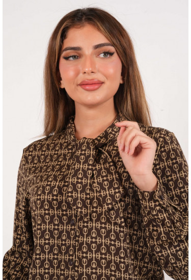 بلوزة كلاسيكيه أنيقة مطبوعة بنقوش هندسية متكررة بلوزة كلاسيكيه أنيقة مطبوعة بنقوش هندسية متكررة