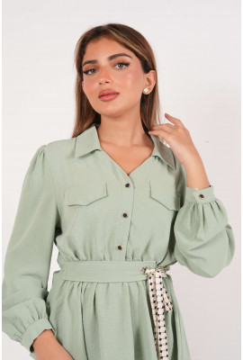 بلوزة أنيقة مع رباط خصر مزخرف