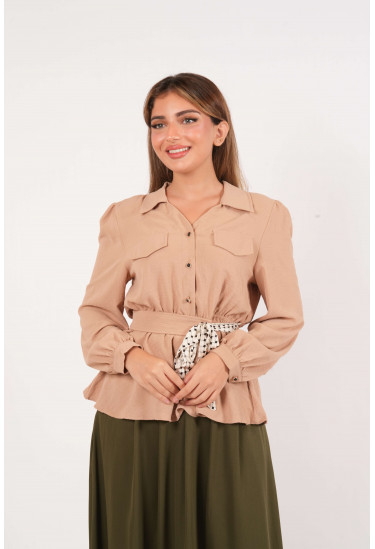 بلوزة أنيقة مع رباط خصر مزخرف بلوزة أنيقة مع رباط خصر مزخرف