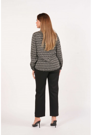 بنطلون نسائي ذو قصة كلاسيكية بنطلون نسائي ذو قصة كلاسيكية