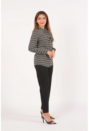 بنطلون نسائي ذو قصة كلاسيكية بنطلون نسائي ذو قصة كلاسيكية