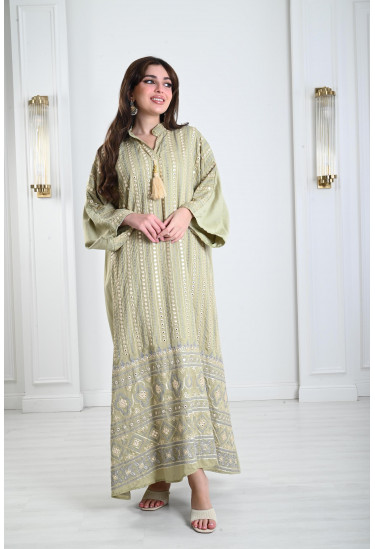 جلابيات نسائية بنقوشات مفرغة