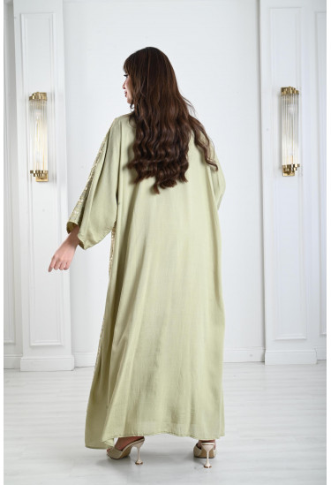 جلابيات نسائية بنقوشات مفرغة