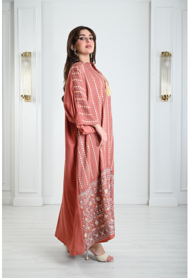 جلابيات نسائية بنقوشات مفرغة