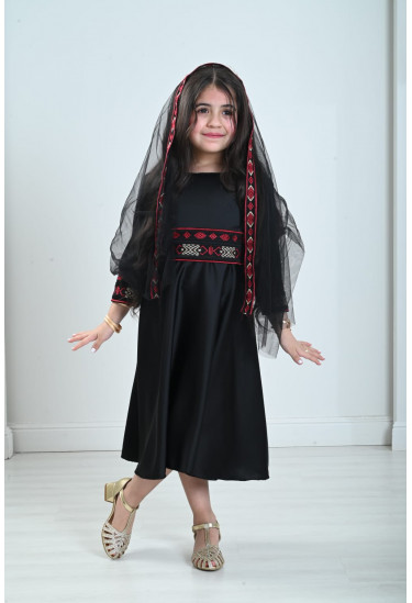 فستان بناتي بتطريز تراثي رقيق