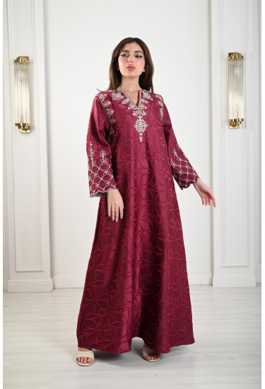 جلابية نسائية بنسيج مزخرف 