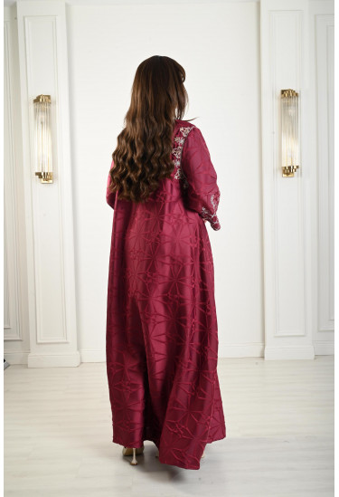 جلابية نسائية بنسيج مزخرف 