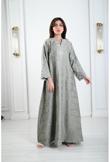 جلابية نسائية بنسيج مزخرف 