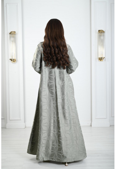 جلابية نسائية بنسيج مزخرف 