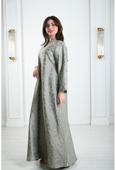 جلابية نسائية بنسيج مزخرف 