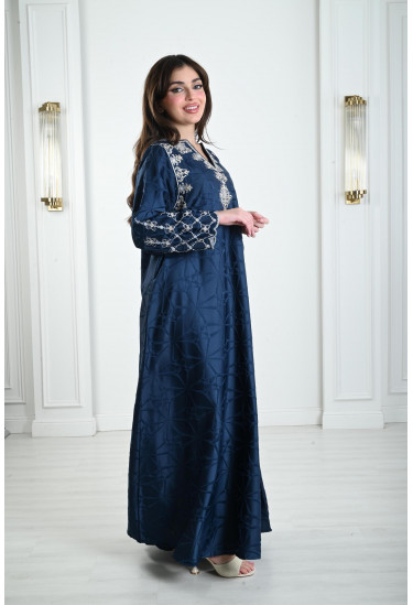 جلابية نسائية بنسيج مزخرف 