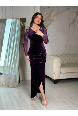 فستان سهرة قطيفة بأكمام من التول المطرز