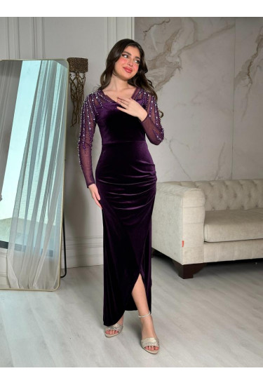 فستان سهرة قطيفة بأكمام من التول المطرز فستان سهرة قطيفة بأكمام من التول المطرز