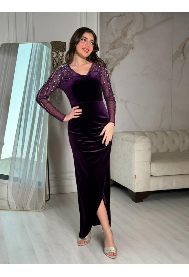 فستان سهرة قطيفة بأكمام من التول المطرز فستان سهرة قطيفة بأكمام من التول المطرز