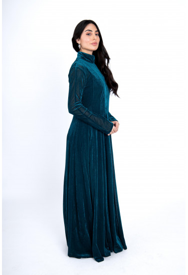 فستان مخملي بياقة عالية فستان مخملي بياقة عالية