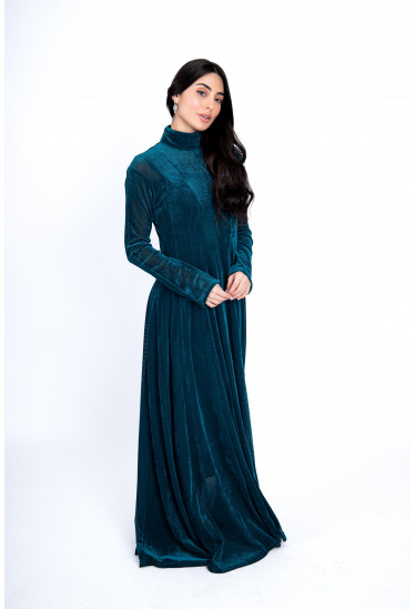 فستان مخملي بياقة عالية فستان مخملي بياقة عالية