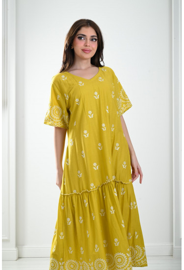 جلابية نسائية بتطريز رقيق من الزهور