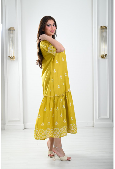 جلابية نسائية بتطريز رقيق من الزهور