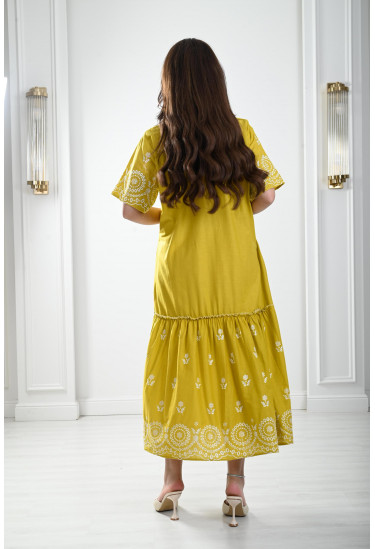 جلابية نسائية بتطريز رقيق من الزهور