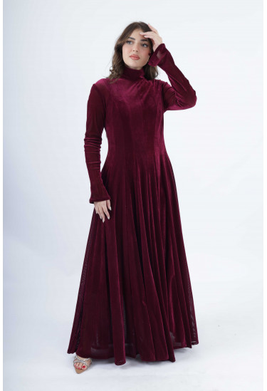 فستان مخملي بياقة عالية فستان مخملي بياقة عالية