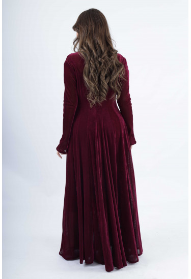 فستان مخملي بياقة عالية فستان مخملي بياقة عالية