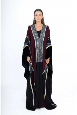 جلابية سهرة بتطريز تراثي وأكمام مخمل