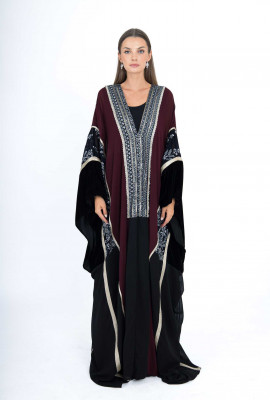 جلابية سهرة بتطريز تراثي وأكمام مخمل