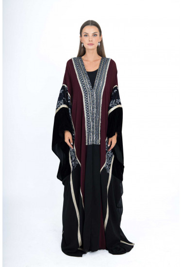 جلابية سهرة بتطريز تراثي وأكمام مخمل