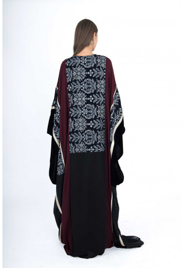 جلابية سهرة بتطريز تراثي وأكمام مخمل