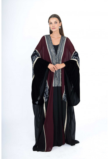 جلابية سهرة بتطريز تراثي وأكمام مخمل