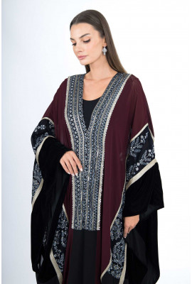 جلابية سهرة بتطريز تراثي وأكمام مخمل