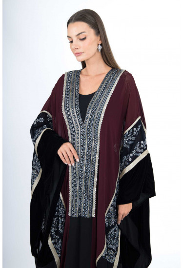 جلابية سهرة بتطريز تراثي وأكمام مخمل