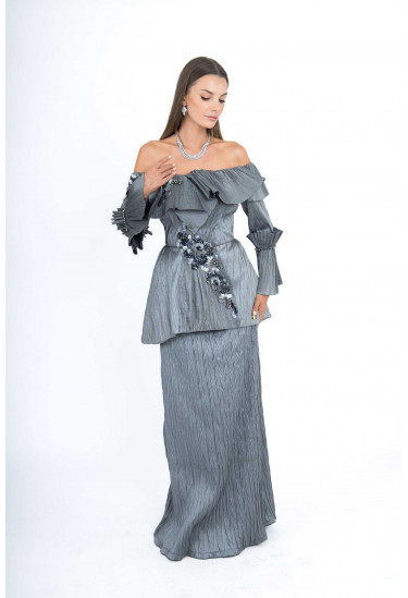 فستان سهرة مكشوف الأكتاف بكسرات