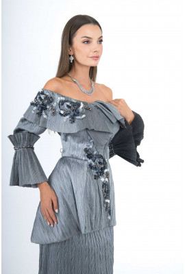 فستان سهرة مكشوف الأكتاف بكسرات