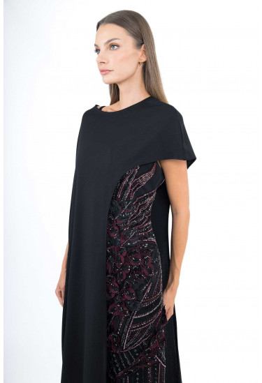 فستان سهرة طويل بأكمام قصيرة وتطريز جانبي درامي