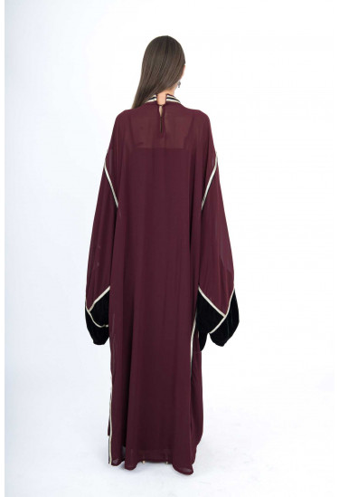 جلابية مخمل بتطريز فني تراثي