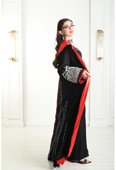 جلابية نسائية بنمط مغربي مميز