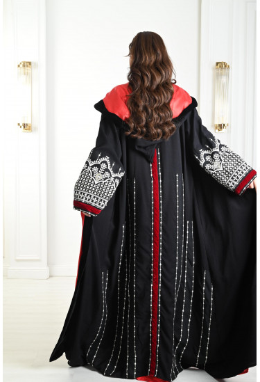 جلابية نسائية بنمط مغربي مميز