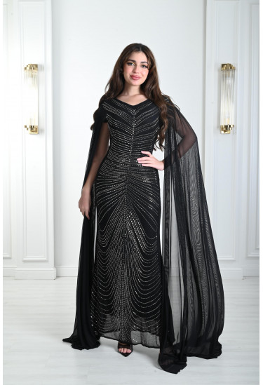 فستان سهرة مطرز بأكمام كيب طوبلة