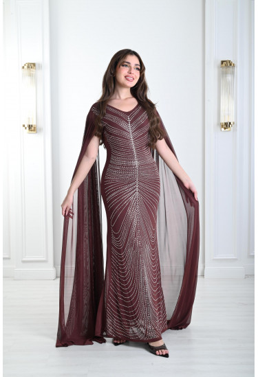 فستان سهرة مطرز بأكمام كيب طوبلة