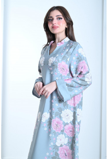 جلابية منقوشة بزهور كبيرة جلابية منقوشة بزهور كبيرة