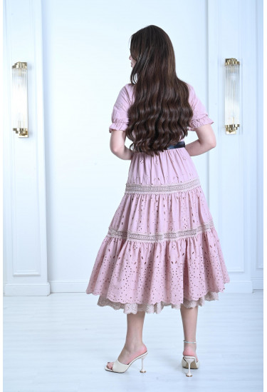 فستان ميدي نسائي بأدوار كشكشة واسعة فستان ميدي نسائي بأدوار كشكشة واسعة